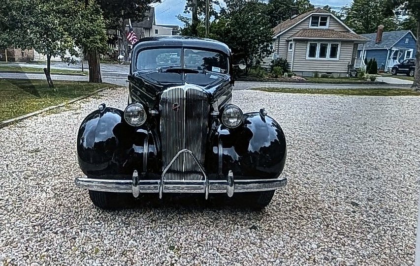 Head-on front view of a 1936 Buick Roadmaster Series 80 showing grille, headlamps and chrome bumper